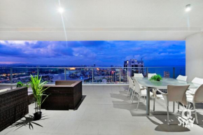 3 Bedroom Sub Penthouse Ocean SPA - Sleeps up to 10 guests - Circle on Cavill